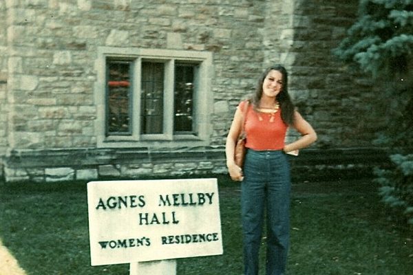 Gail Gallagher '80 on move-in day at St. Olaf in 1976.