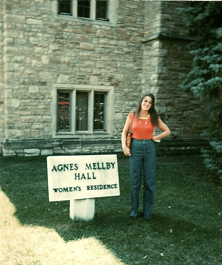 Gail Gallagher '80 on move-in day at St. Olaf in 1976.