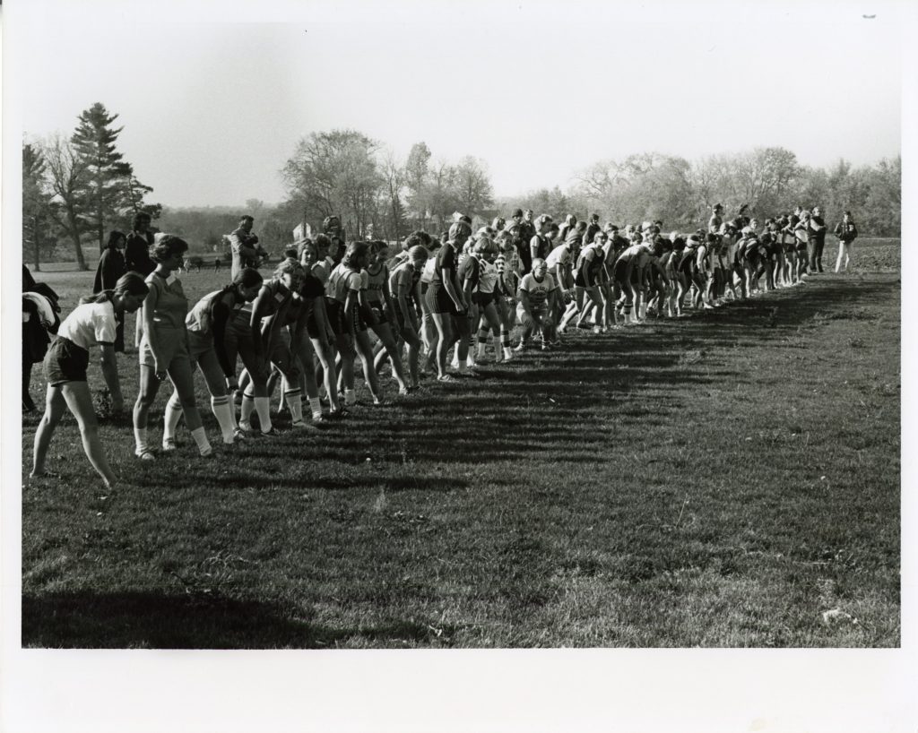 The starting line at the 1975 St. Olaf Invitational women’s cross country meet. Mären Schmidt DeLaitsch ’76 is fifth from the left.