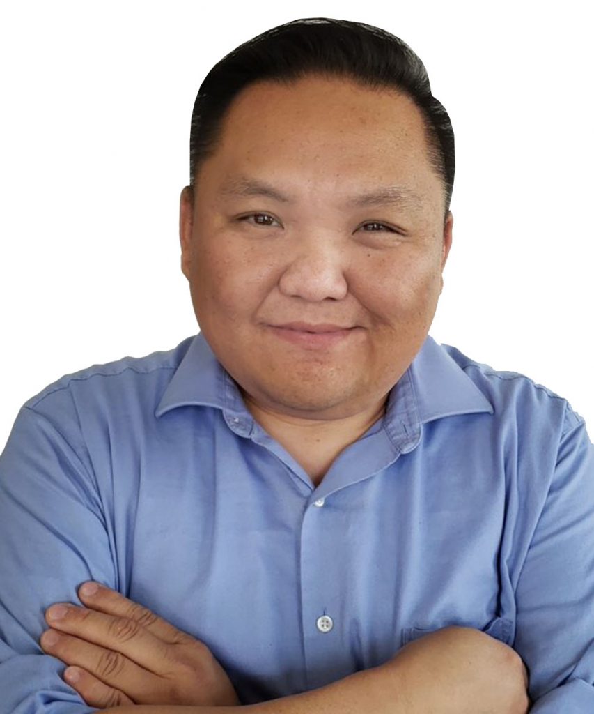 Viva Yang ’01 continues to be involved with the St. Olaf community, serving as the inaugural chair of the college's Hmong Alumni Network, which hosts events and works to connect Oles — both graduates and current students — and build community.